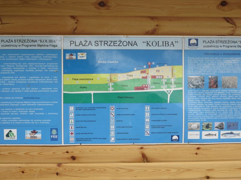 Tablica informacyjna Błękitnej Flagi Koliba w Sopocie
